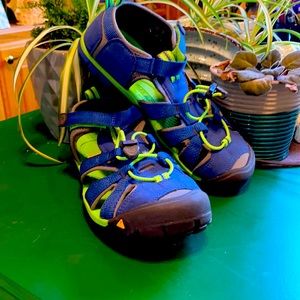 Boys Keen hiking sandals